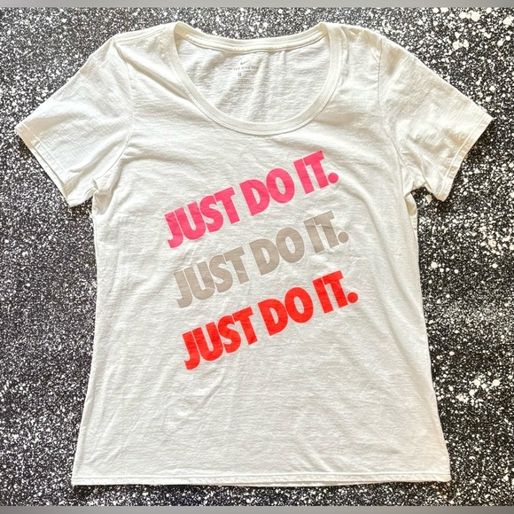 The Nike Tee Women’s Size Medium White/Pink/Gray/Orange - Picture 1 of 2